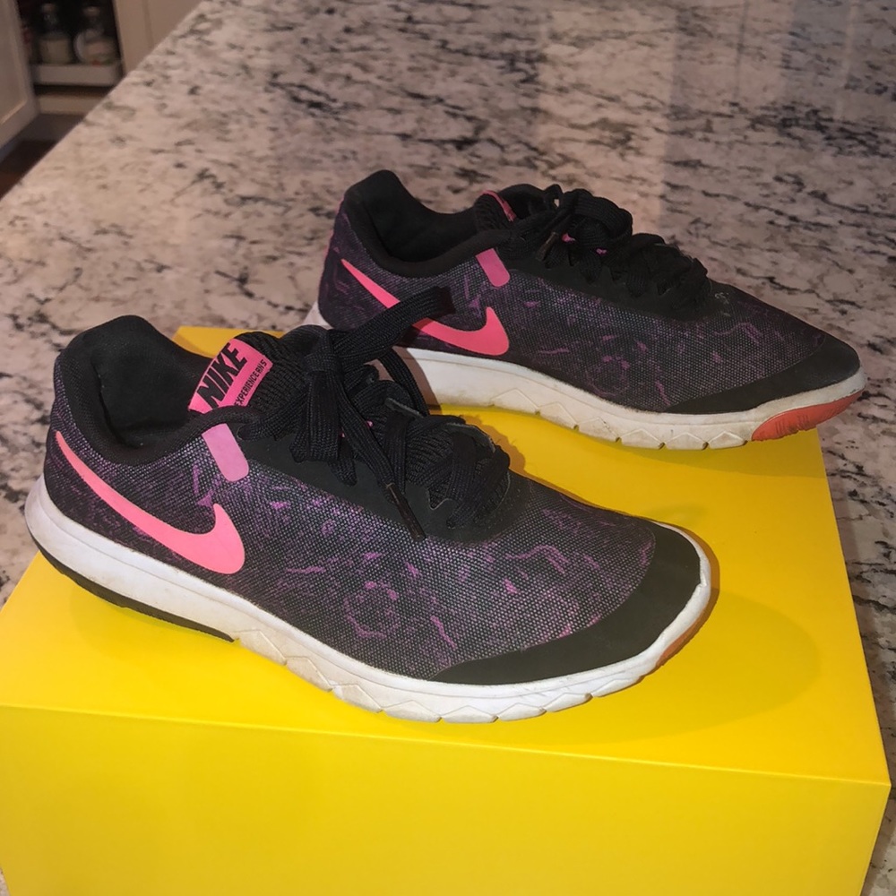 Nike Women’s Flex Experience RN 5 Running Sneakers Black/Pink